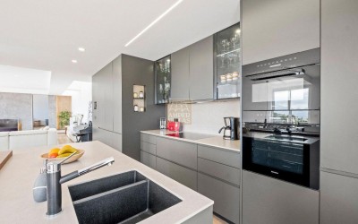 DESIGNERVILLA MED SPEKTAKULÆR HAVUTSIKT