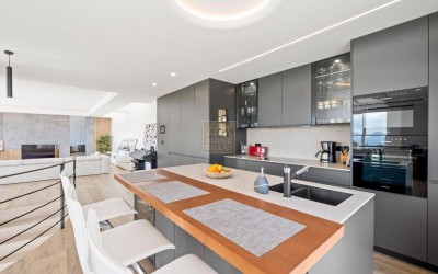 DESIGNERVILLA MED SPEKTAKULÆR HAVUTSIKT