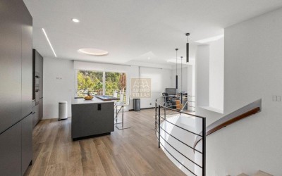DESIGNERVILLA MED SPEKTAKULÆR HAVUTSIKT