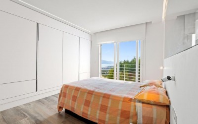 DESIGNERVILLA MED SPEKTAKULÆR HAVUTSIKT