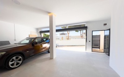 DESIGNERVILLA MED SPEKTAKULÆR HAVUTSIKT