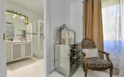 En vakker og koselig villa i ett plan.