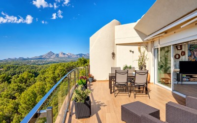 Duplex Penthouse with Panoramic Sea Views in Altea La Vella 